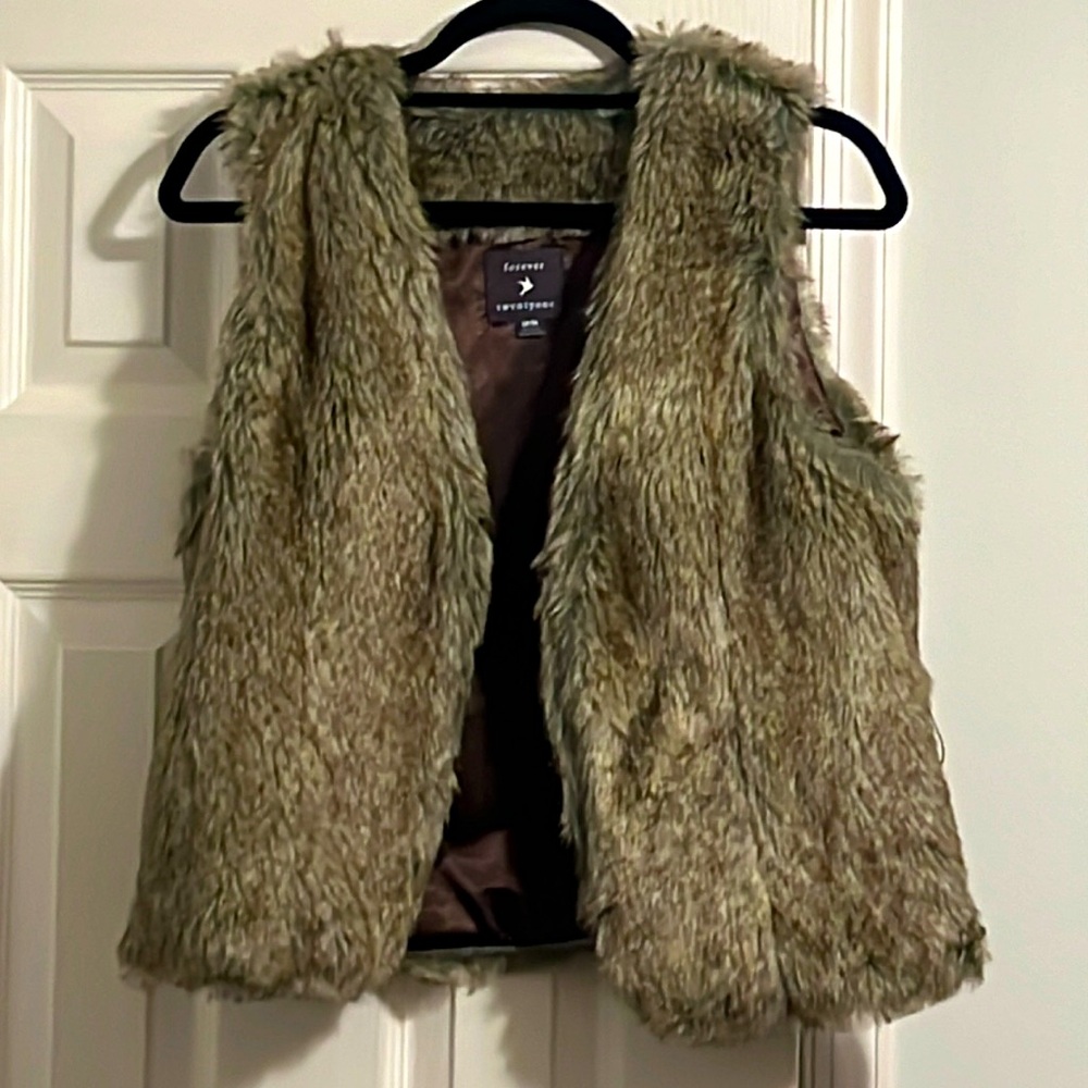 Women’s faux fur brown vest with sash in medium.